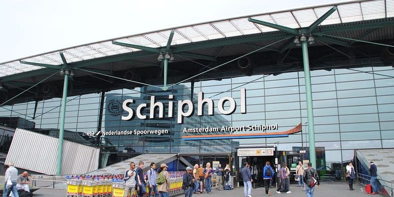 Cancelaciones en Schiphol por nieve: más de 500 vuelos afectados