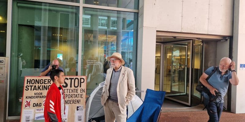Hombre de 79 Años en Huelga de Hambre por el Indulto de Niños Deportados
