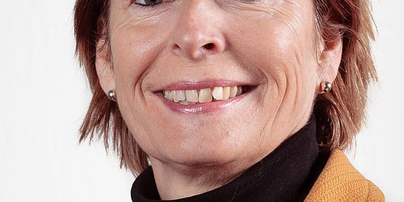 Exministra renuncia al Ministerio de Salud Pública por incompatibilidad con el PVV