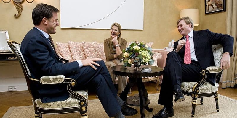 El rey otorga al ex primer ministro Rutte un honor real por sus servicios al país