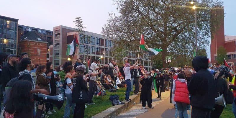 Universidad de Ámsterdam cesa negociaciones con manifestantes tras los disturbios