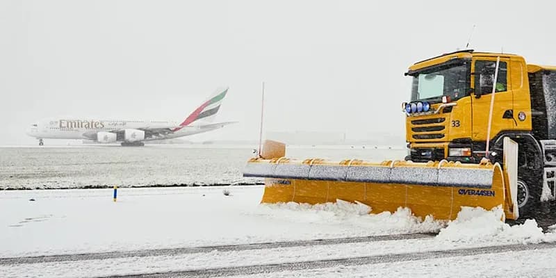 Nieve y hielo paralizan Países Bajos: caos aéreo y ferroviario