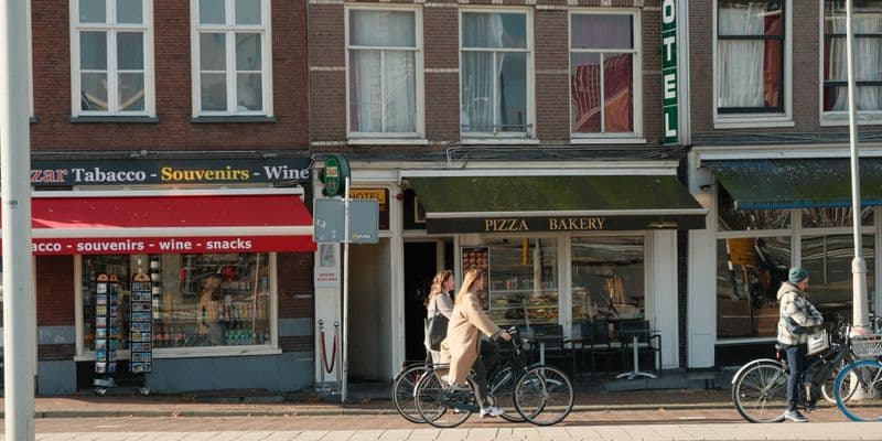 Tienda de Souvenirs en Ámsterdam - Foto de Luca Merz en Unsplash